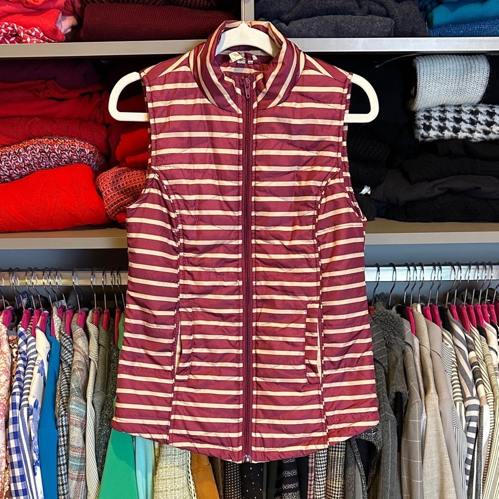 Red Camel maroon/cream striped front zipper closure 2 pocket puffer vest size XS